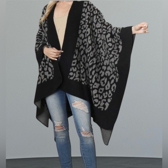 Beautiful Winter Poncho
#N012 - Picture 2 of 2